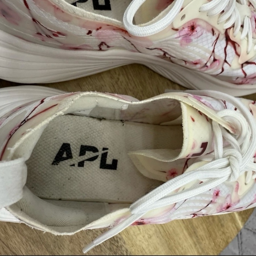 SALE | APL Streamline Women's 9 Cherry Blossom LE Running Shoes - Picture 7 of 13